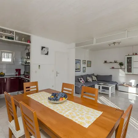 Apartment Mare Postira